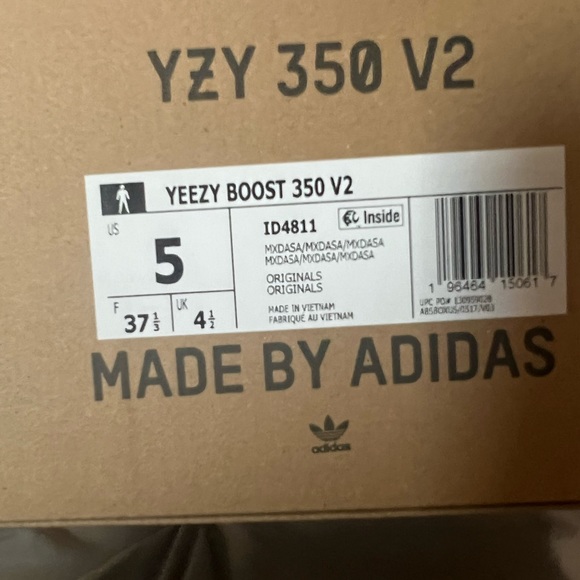 Yeezy 350 v2 NWT - Picture 4 of 5